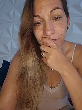 Snapshot of Lola-Roxx chatting on June 25, 2026, 8:19 am Lola-Roxx online show from June 25, 2026, 8:19 am