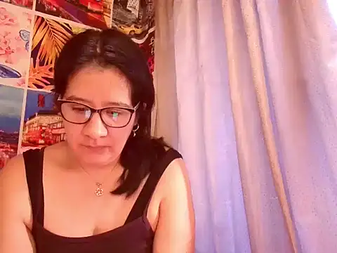 Snapshot of lucianarubi chatting on December 15, 2025, 3:27 pm lucianarubi online show from December 15, 2025, 3:27 pm