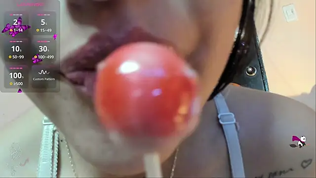 Snapshot of candymills1 chatting on October 29, 2025, 3:47 pm candymills1 online show from October 29, 2025, 3:47 pm