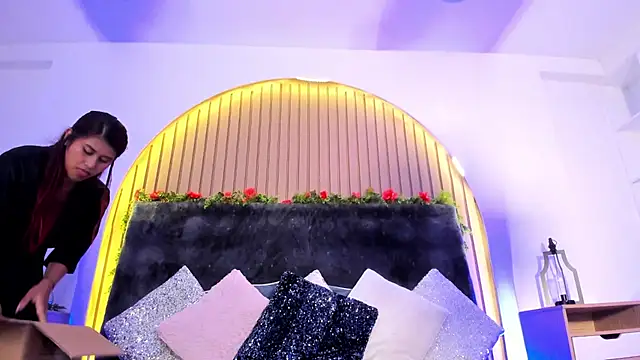 Karlagonzales  online show from February 22, 2025, 11:35 pm