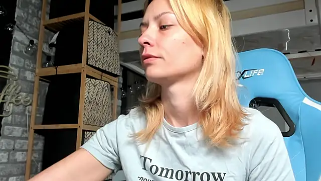 karo123421 online show from September 14, 2025, 8:02 am