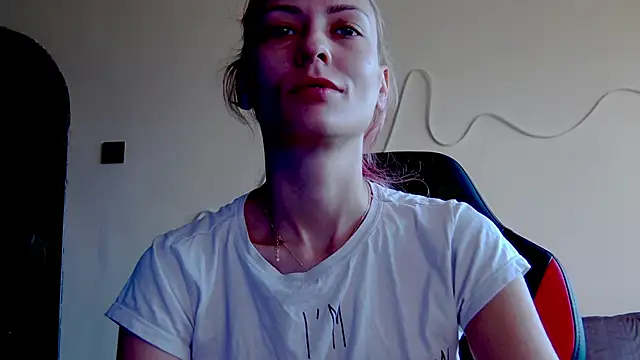 karo123421 online show from October 19, 2025, 5:41 am