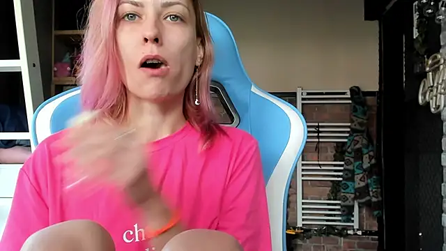 karo123421 online show from October 24, 2025, 8:33 am