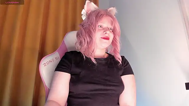 Snapshot of SueNiceeeee chatting on February 3, 2026, 2:10 am SueNiceeeee online show from February 3, 2026, 2:10 am