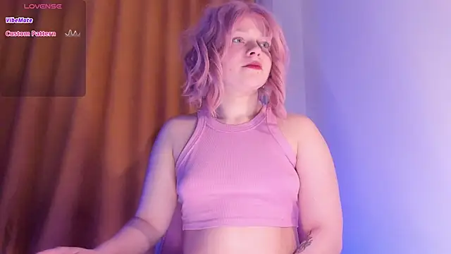 Snapshot of SueNiceeeee chatting on February 13, 2026, 12:39 am SueNiceeeee online show from February 13, 2026, 12:39 am