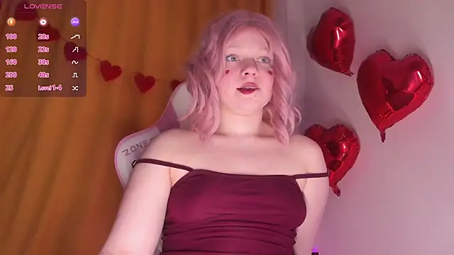 Snapshot of SueNiceeeee chatting on February 17, 2026, 1:35 am SueNiceeeee online show from February 17, 2026, 1:35 am