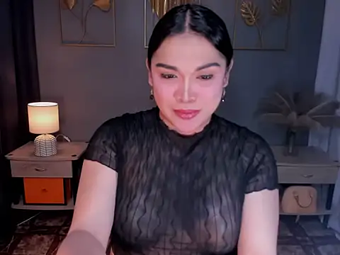 MaxeneCullens online show from November 17, 2025, 3:01 am