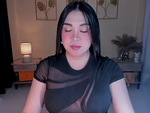 Snapshot of MaxeneCullens chatting on April 17, 2026, 2:25 am MaxeneCullens online show from April 17, 2026, 2:25 am