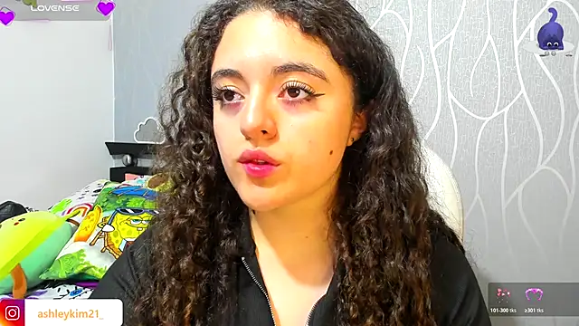 AshleyKim  online show from November 6, 2025, 12:11 am