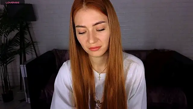 Snapshot of Adelyna_Bird chatting on December 6, 2024, 7:32 am Adelyna Bird online show from December 6, 2024, 7:32 am