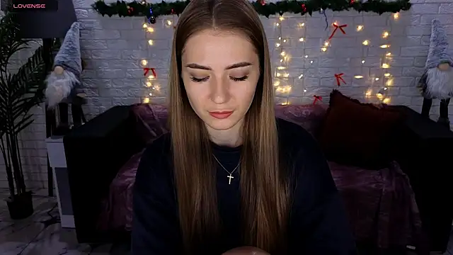 Snapshot of Adelyna_Bird chatting on January 6, 2025, 7:31 am Adelyna Bird online show from January 6, 2025, 7:31 am