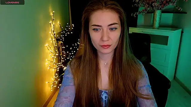 Snapshot of Adelyna_Bird chatting on April 30, 2026, 6:31 am Adelyna Bird online show from April 30, 2026, 6:31 am