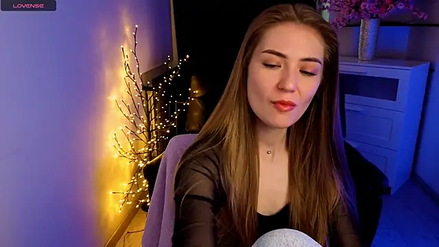 Snapshot of Adelyna_Bird chatting on May 8, 2026, 6:41 am Adelyna Bird online show from May 8, 2026, 6:41 am