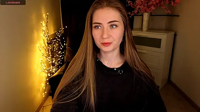 Snapshot of Adelyna_Bird chatting on May 29, 2026, 7:28 am Adelyna Bird online show from May 29, 2026, 7:28 am