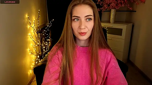 Snapshot of Adelyna_Bird chatting on June 5, 2026, 7:36 am Adelyna Bird online show from June 5, 2026, 7:36 am