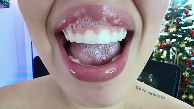 lisbet21x online show from December 31, 2024, 12:46 pm