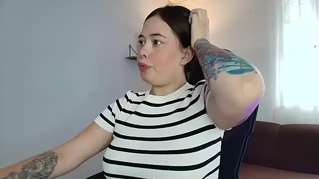 lisbet21x online show from February 15, 2025, 2:11 pm