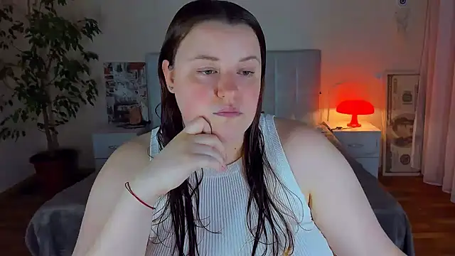 PolinaSalvatore online show from July 21, 2026, 6:32 pm