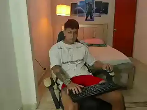 Snapshot of Jake_simons chatting on December 14, 2024, 7:29 am Jake simons online show from December 14, 2024, 7:29 am