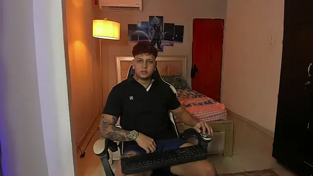 Snapshot of Jake_simons chatting on December 24, 2024, 11:33 pm Jake simons online show from December 24, 2024, 11:33 pm