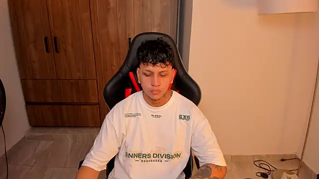 Snapshot of Jake_simons chatting on September 23, 2025, 1:41 am Jake simons online show from September 23, 2025, 1:41 am