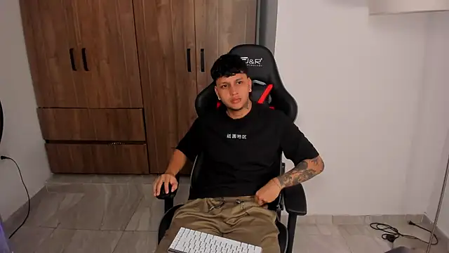 Snapshot of Jake_simons chatting on October 2, 2025, 12:12 pm Jake simons online show from October 2, 2025, 12:12 pm