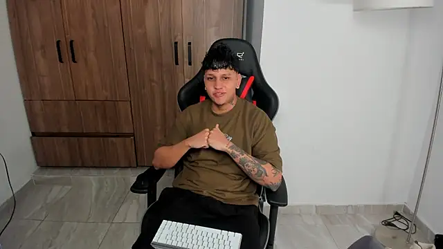 Snapshot of Jake_simons chatting on October 15, 2025, 10:26 am Jake simons online show from October 15, 2025, 10:26 am