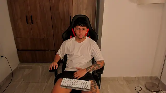 Snapshot of Jake_simons chatting on November 12, 2025, 12:11 am Jake simons online show from November 12, 2025, 12:11 am