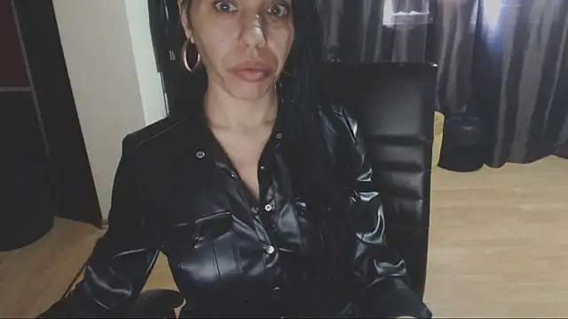 Snapshot of GoldenSasha chatting on February 26, 2025, 5:50 pm GoldenSasha online show from February 26, 2025, 5:50 pm