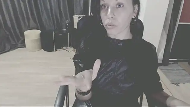 Snapshot of GoldenSasha chatting on September 21, 2025, 2:08 pm GoldenSasha online show from September 21, 2025, 2:08 pm