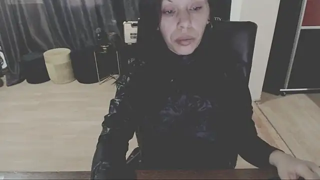 Snapshot of GoldenSasha chatting on October 23, 2025, 2:49 pm GoldenSasha online show from October 23, 2025, 2:49 pm