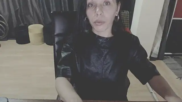 Snapshot of GoldenSasha chatting on November 23, 2025, 1:49 am GoldenSasha online show from November 23, 2025, 1:49 am