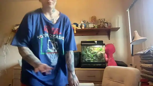 SweetMaisie online show from April 17, 2026, 5:27 pm