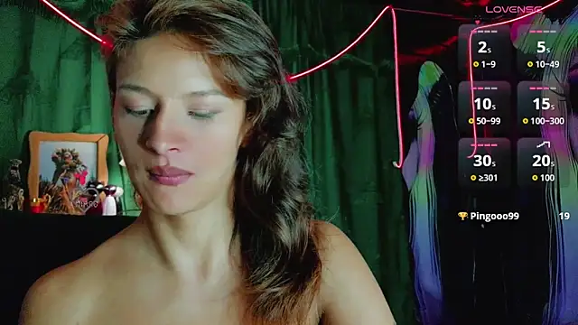 Summer XO online show from February 12, 2026, 11:44 pm