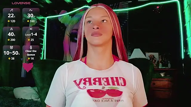 Summer XO online show from April 6, 2026, 10:33 pm