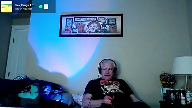 Snapshot of Snarfle82 chatting on November 7, 2025, 9:15 pm Snarfle82 online show from November 7, 2025, 9:15 pm
