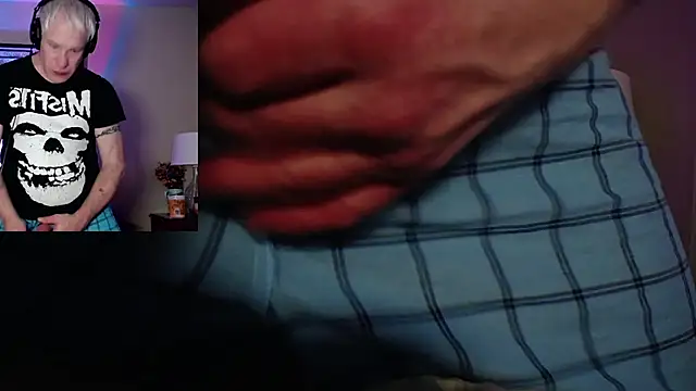 Snapshot of Snarfle82 chatting on November 22, 2025, 9:14 pm Snarfle82 online show from November 22, 2025, 9:14 pm
