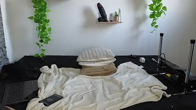 Moxxxie online show from March 3, 2025, 4:35 pm