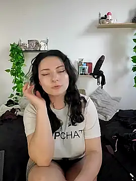 Moxxxie online show from March 22, 2025, 6:22 am