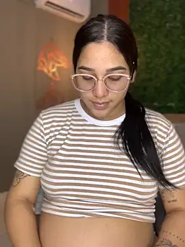 Amandanauty online show from February 17, 2025, 3:31 pm