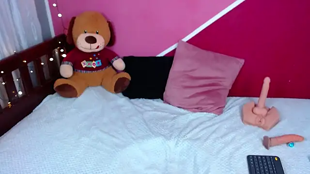 Snapshot of Queenamazon1 chatting on March 23, 2025, 9:10 am Queenamazon1 online show from March 23, 2025, 9:10 am