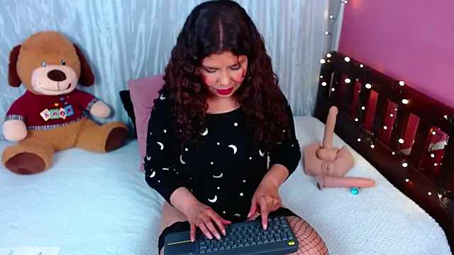 Snapshot of Queenamazon1 chatting on September 10, 2025, 11:49 pm Queenamazon1 online show from September 10, 2025, 11:49 pm