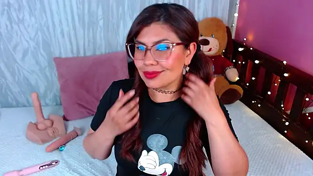 Snapshot of Queenamazon1 chatting on October 28, 2025, 3:43 am Queenamazon1 online show from October 28, 2025, 3:43 am