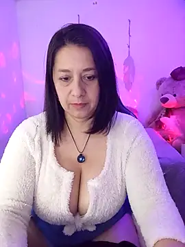 Snapshot of camilalatti chatting on April 19, 2026, 8:33 pm camilalatti online show from April 19, 2026, 8:33 pm