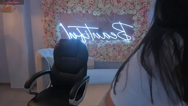 Snapshot of MarieJaneX chatting on December 19, 2024, 10:34 am MarieJaneX online show from December 19, 2024, 10:34 am