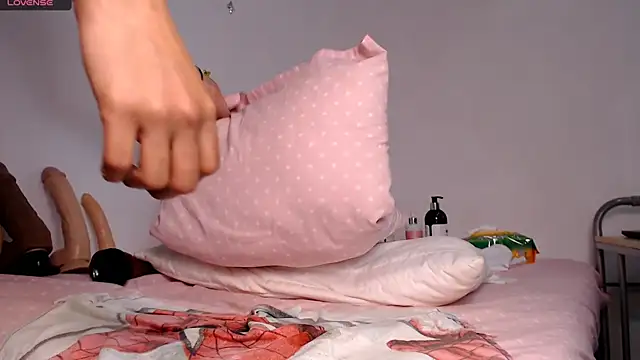 karolgirl-1 online show from March 22, 2025, 5:39 am