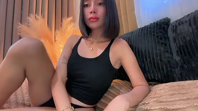 Snapshot of GenesisCastillano chatting on August 4, 2026, 7:44 am GenesisCastillano online show from August 4, 2026, 7:44 am
