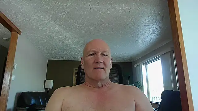 Snapshot of BasicAnt chatting on January 15, 2025, 8:37 pm BasicAnt online show from January 15, 2025, 8:37 pm