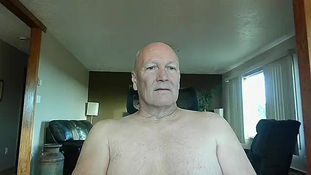 Snapshot of BasicAnt chatting on October 24, 2025, 2:35 pm BasicAnt online show from October 24, 2025, 2:35 pm