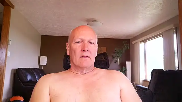 Snapshot of BasicAnt chatting on May 18, 2026, 5:52 pm BasicAnt online show from May 18, 2026, 5:52 pm